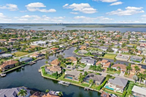 Seahorse Waterfront Pool Home